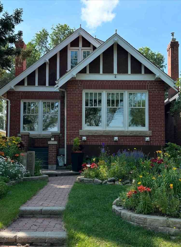 Charming Brick Cottage with Garden Path