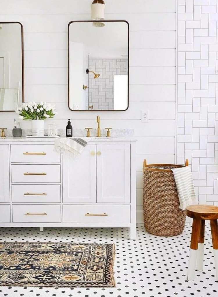 Vintage Rug Farmhouse Bathroom